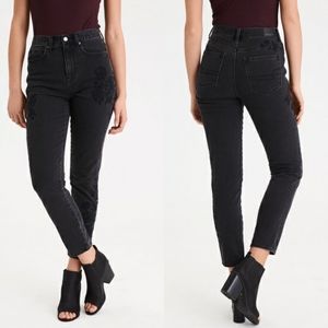 american eagle rose  embroidered  mom jeans 🕷
